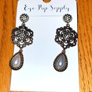 Beautiful flower design earrings